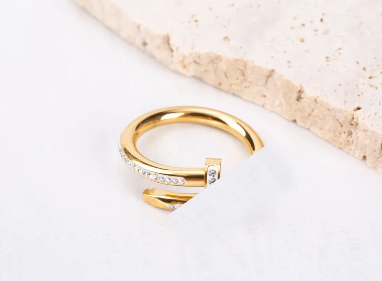 Anillo de circonita para uñas