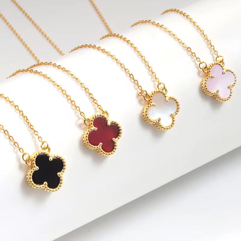 Small clover Necklace