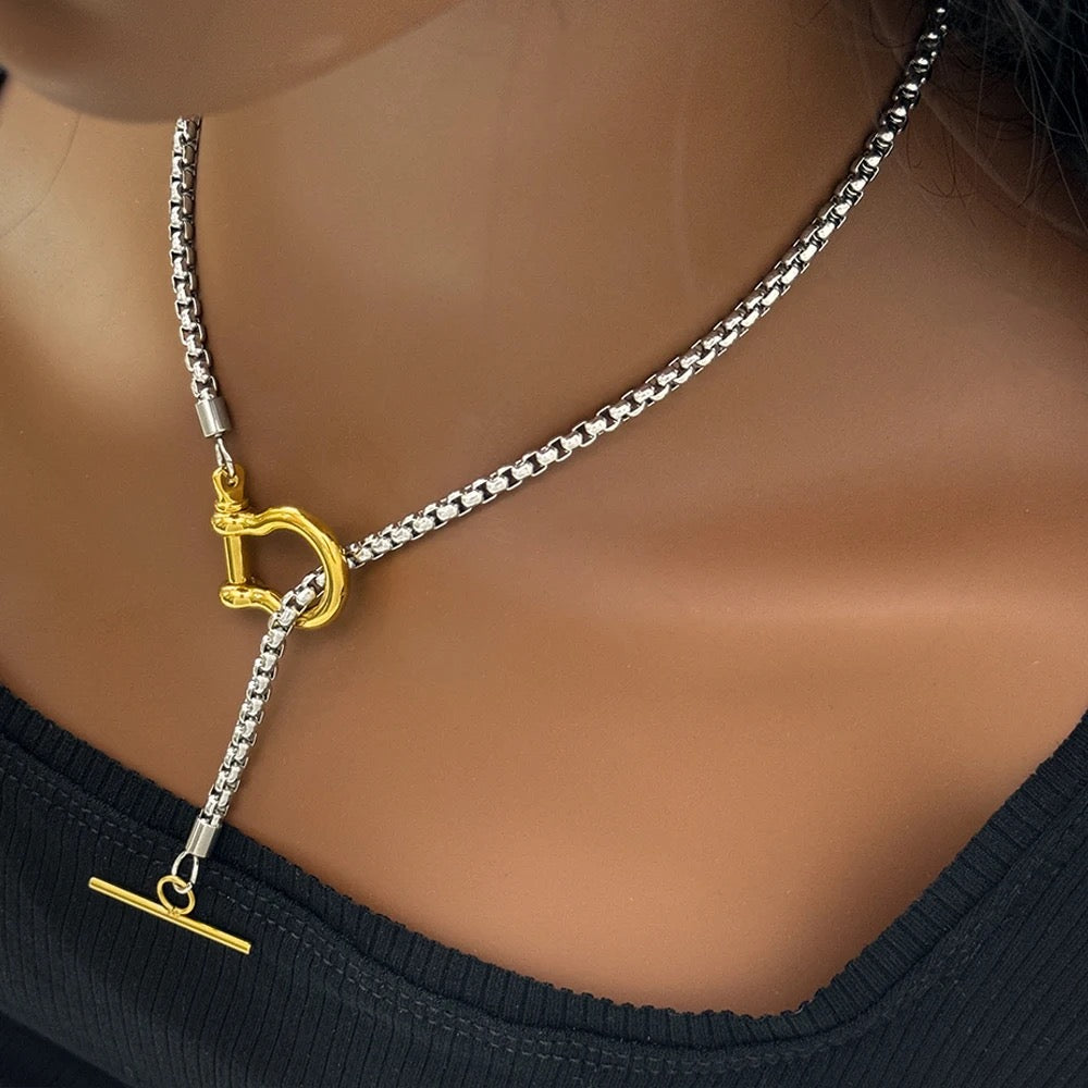 Collar de herradura en forma de T