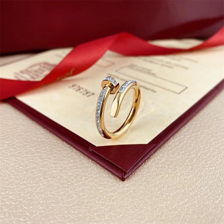 Anillo de circonita para uñas
