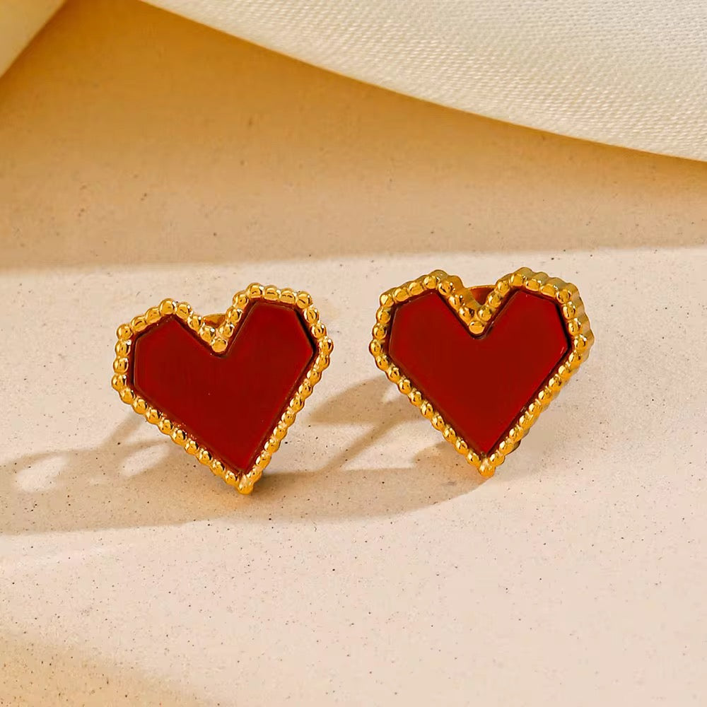 Pendientes de corazón rojo