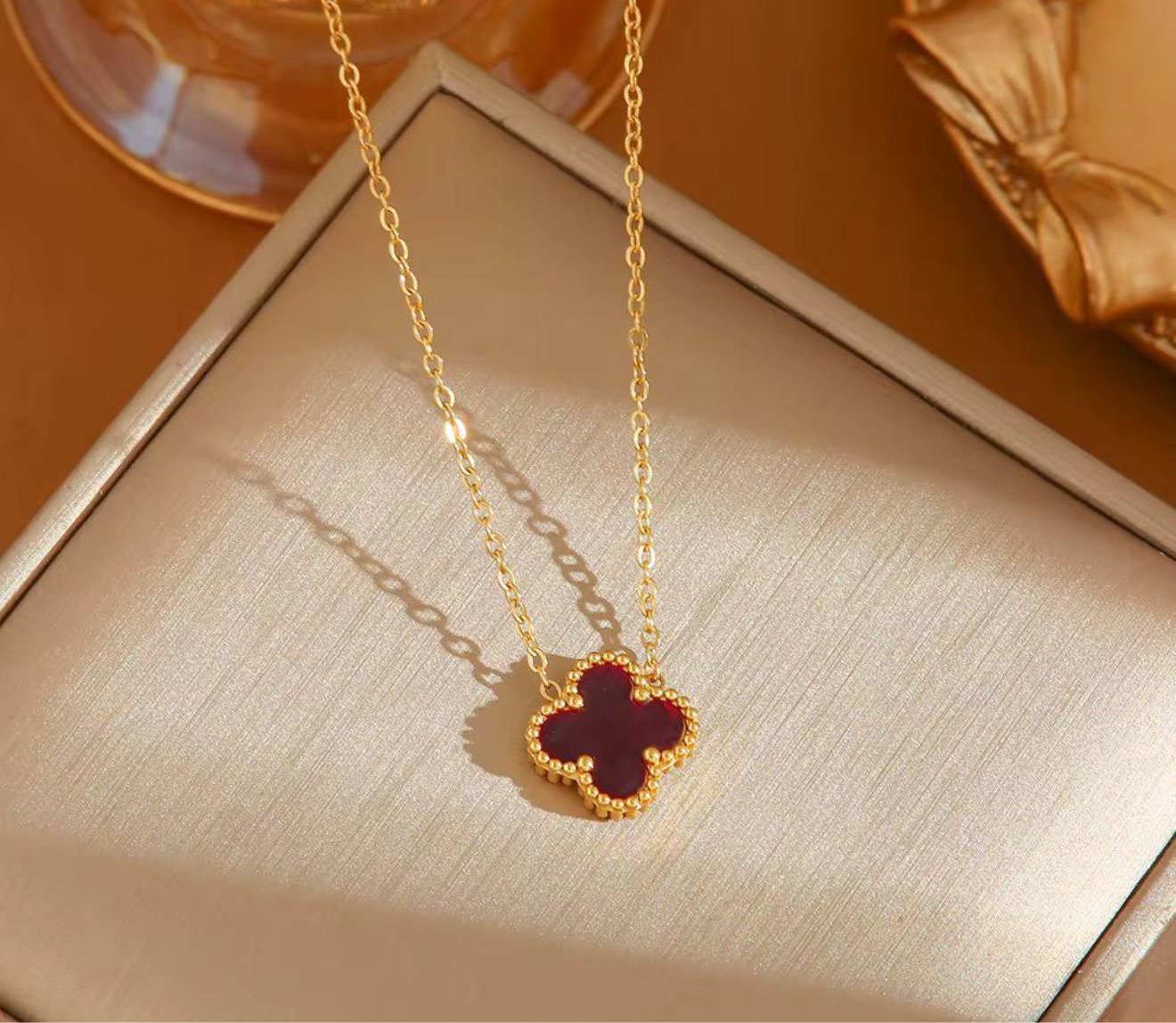 Small clover Necklace