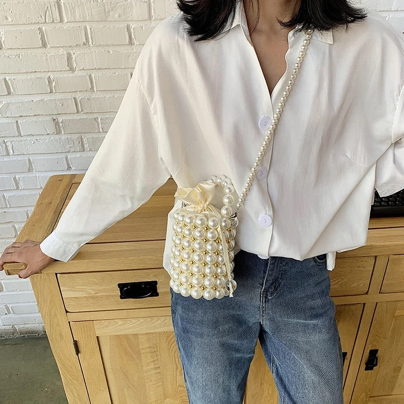 Bolso de mano con perlas