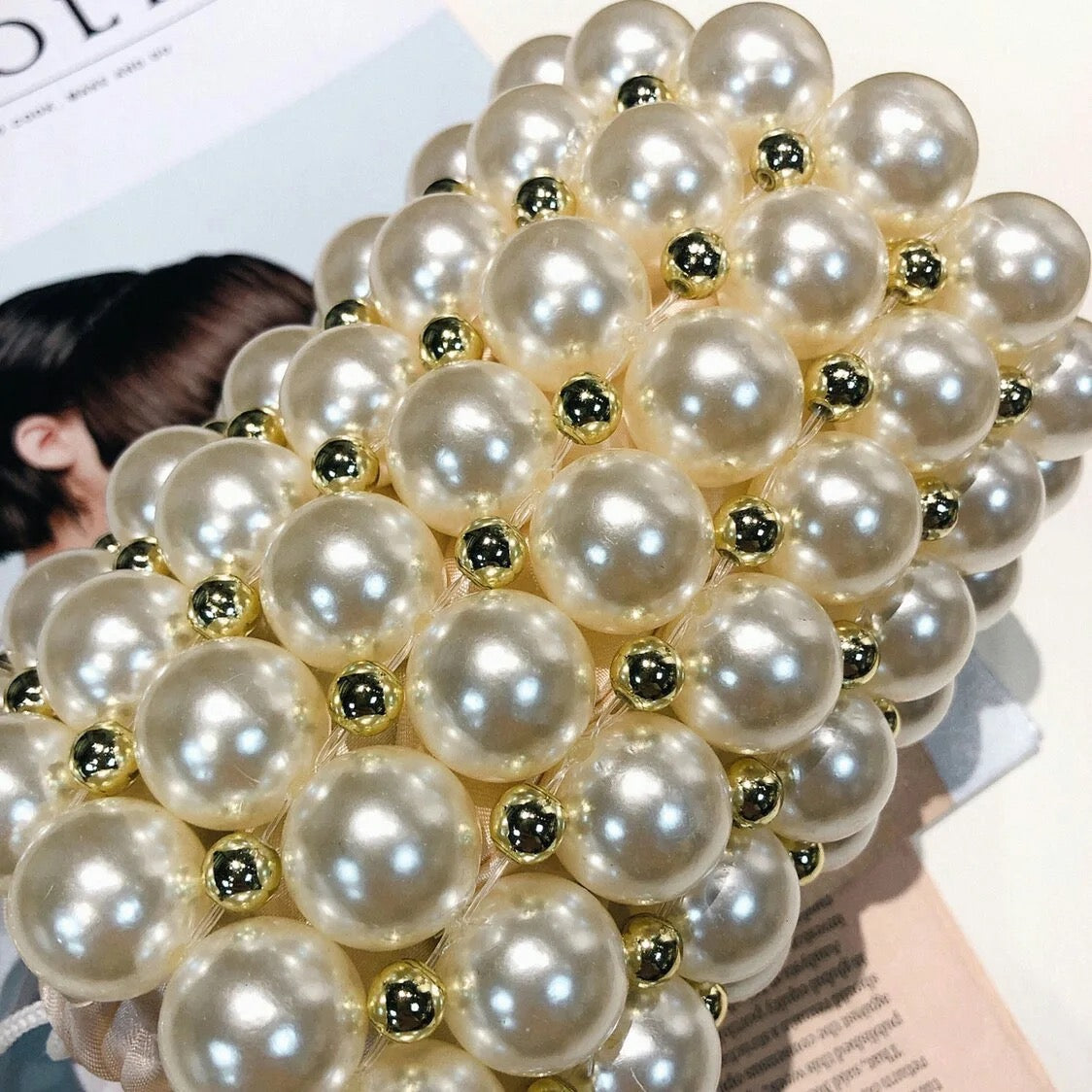 Bolso de mano con perlas