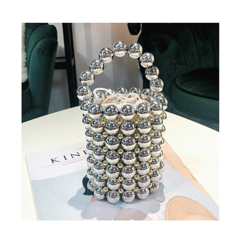 Bolso de mano con perlas