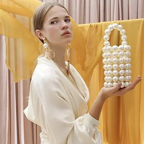 Bolso de mano con perlas