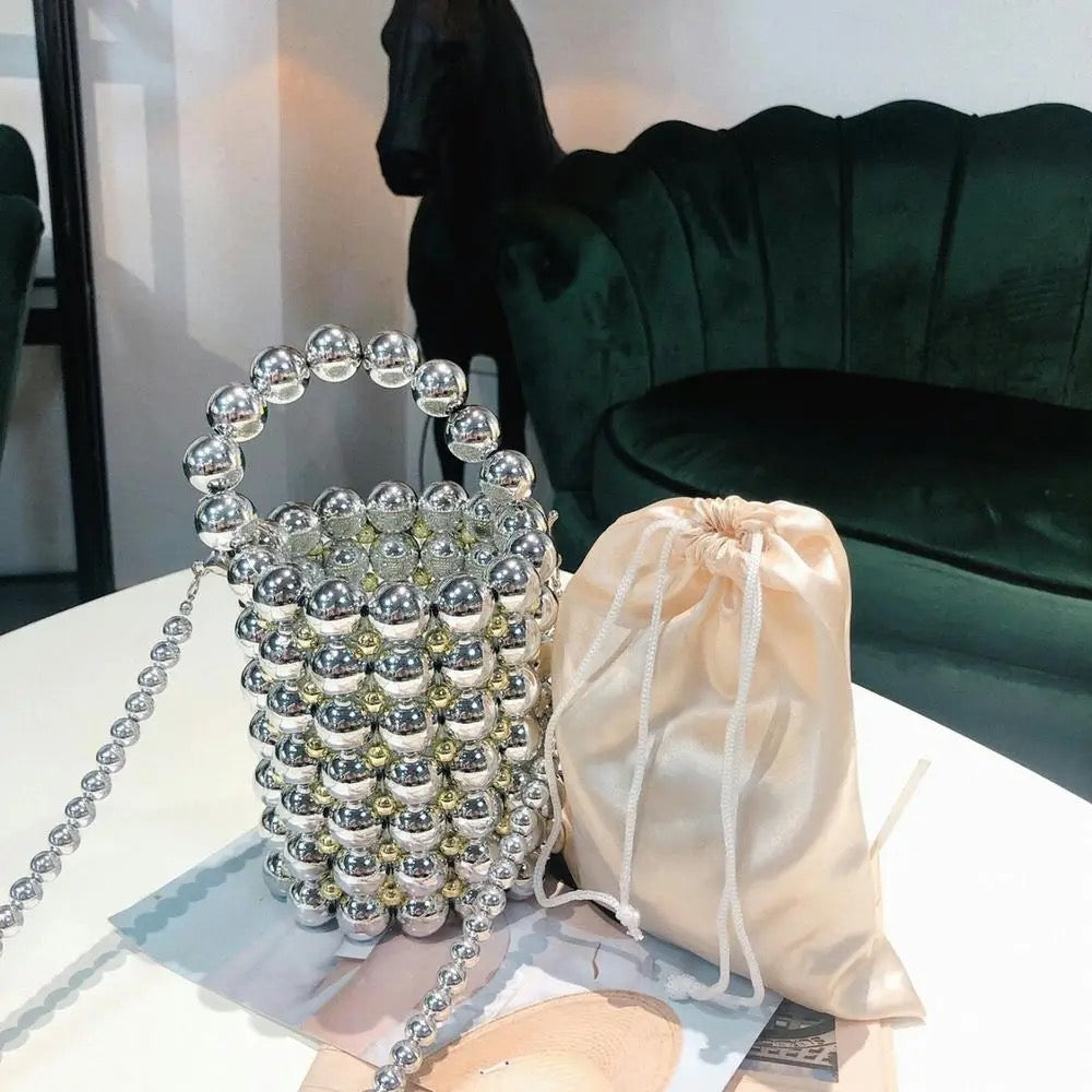 Bolso de mano con perlas