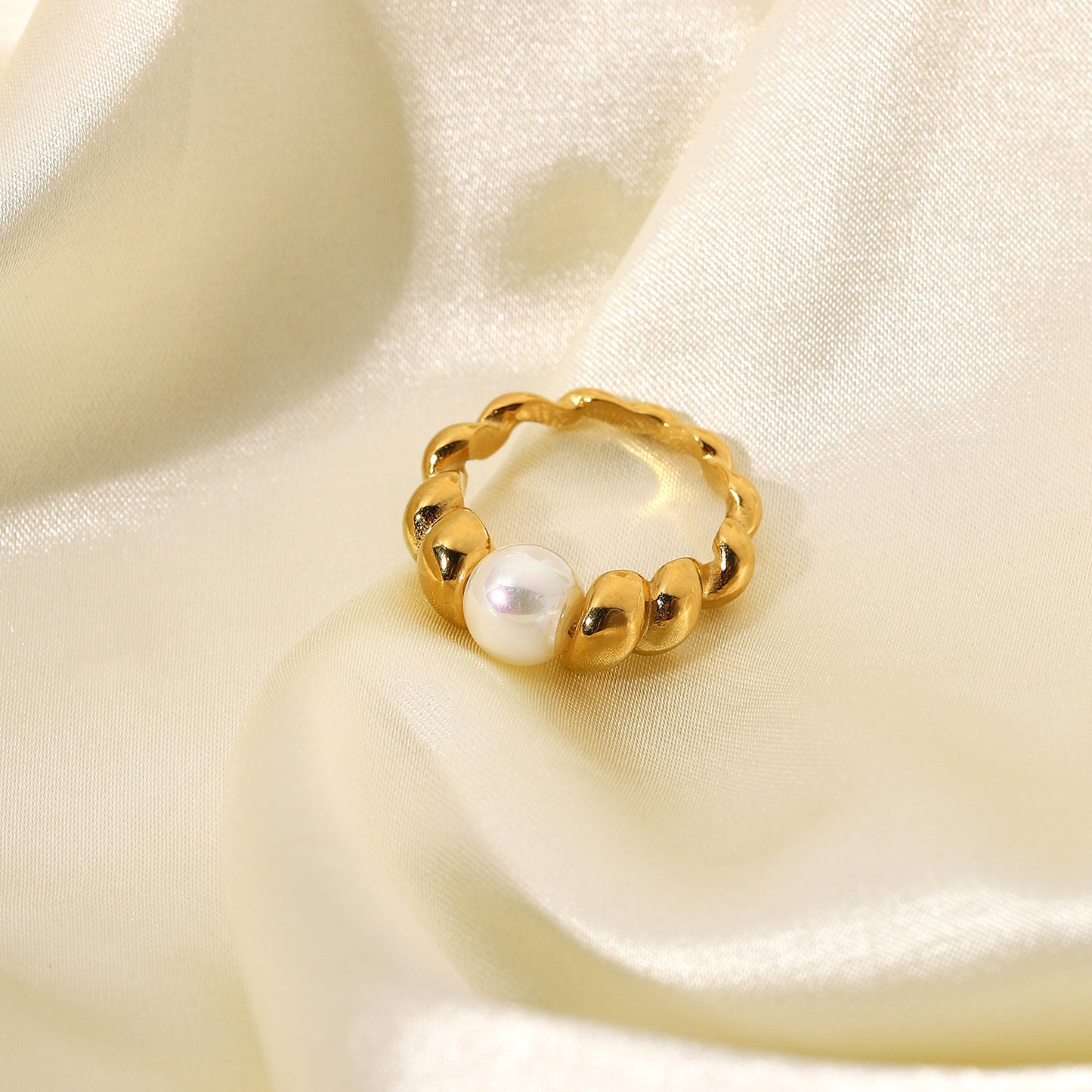 Anillo de perla de croissant