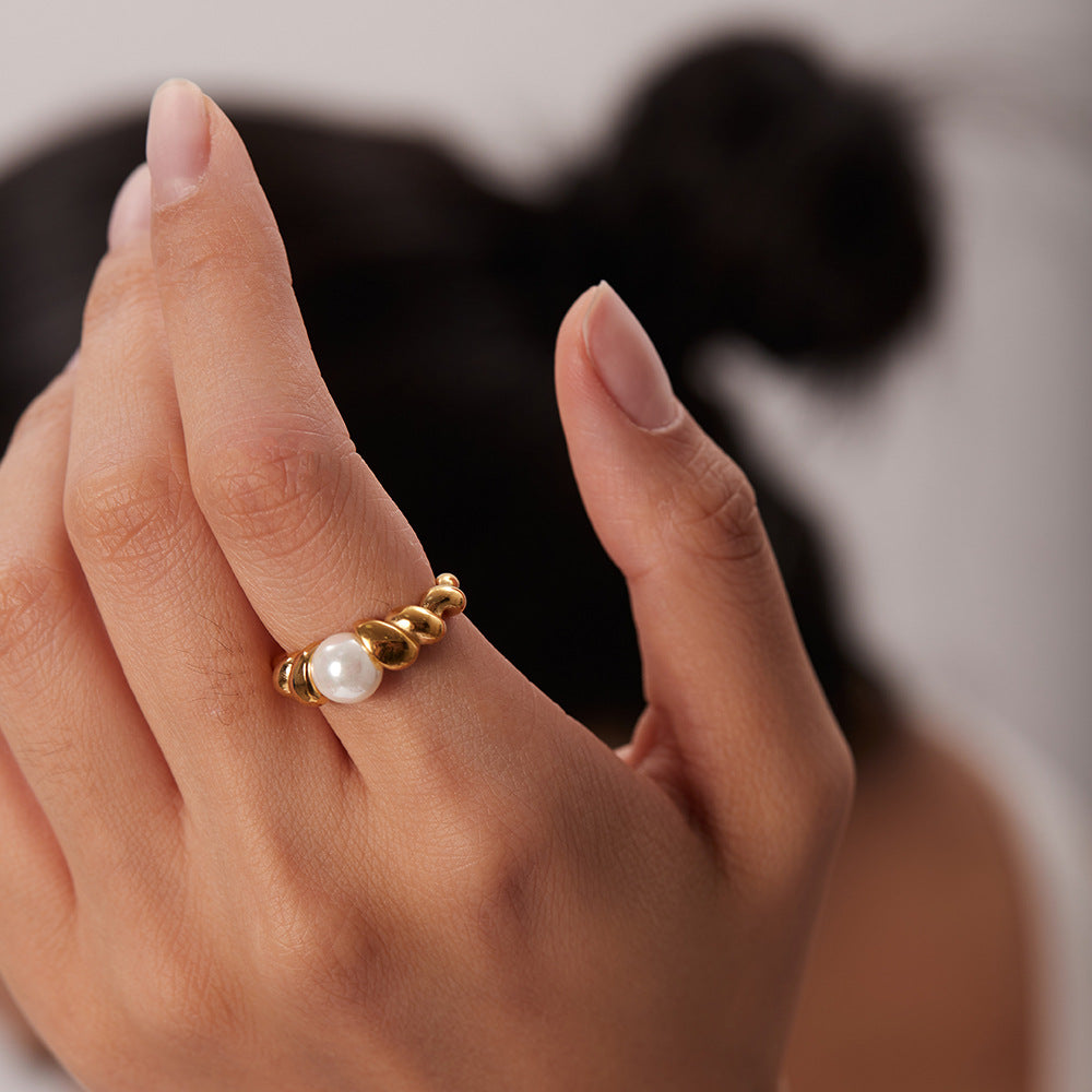 Anillo de perla de croissant