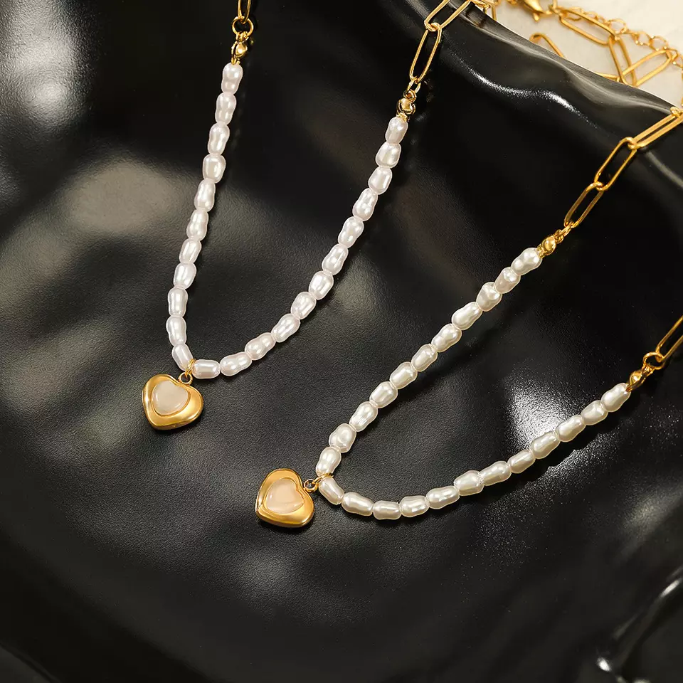 Collares de clip y perlas