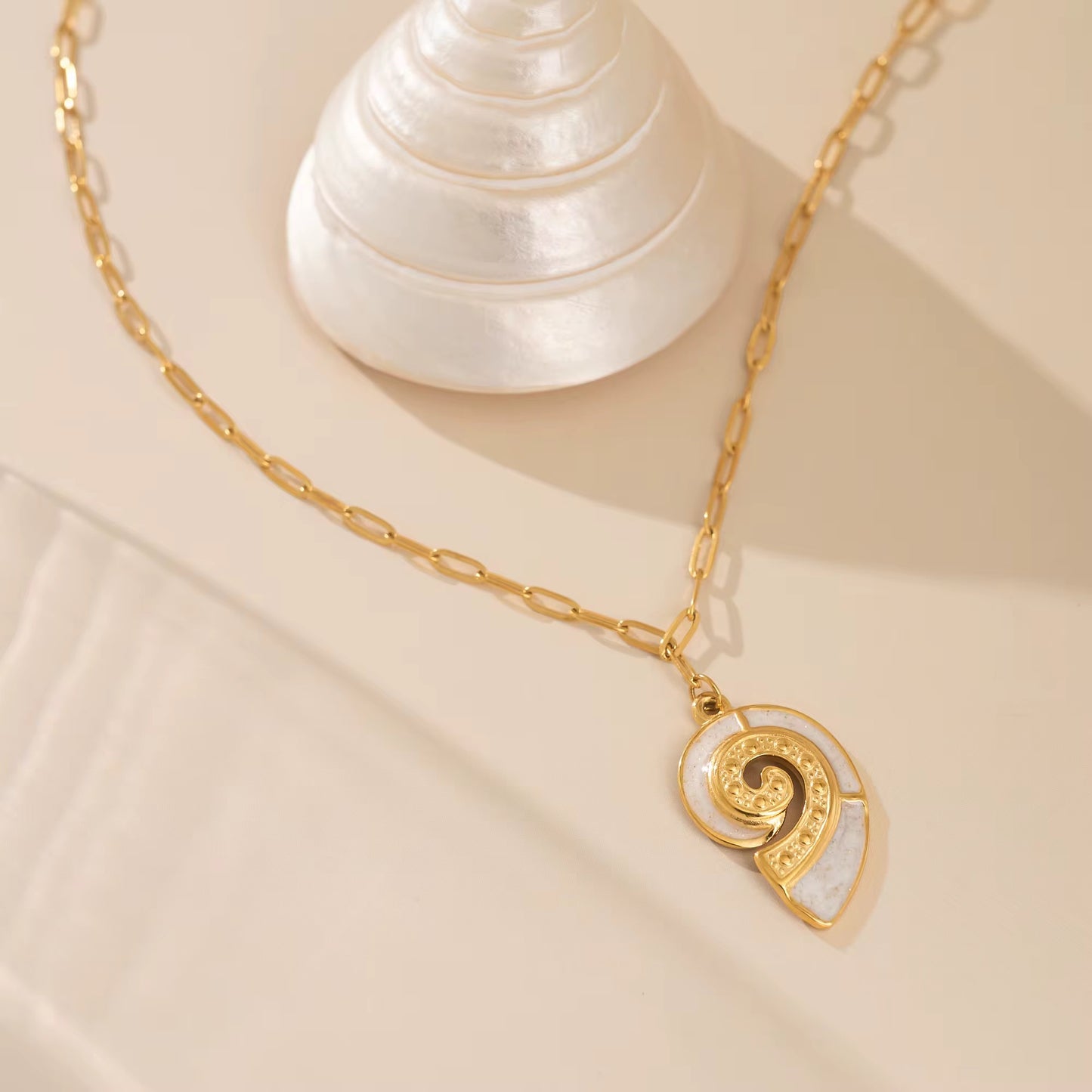 Concha Necklace