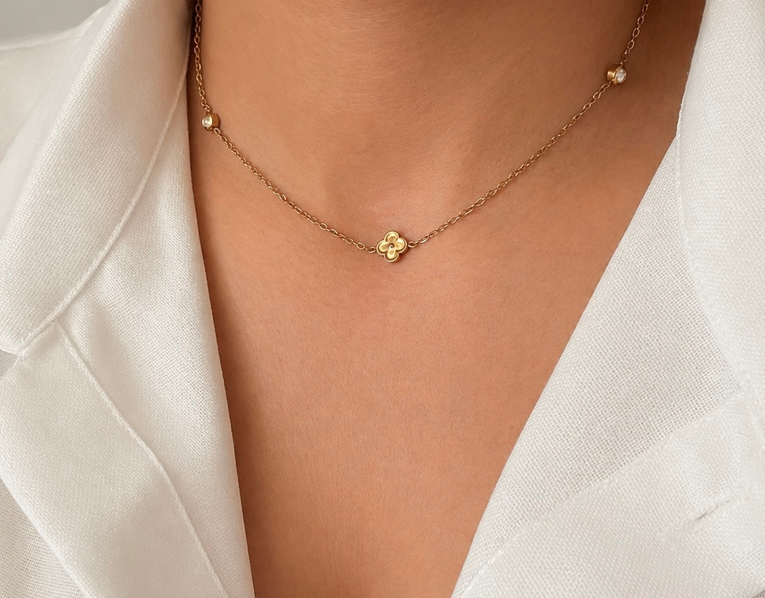 Minimal Clover Necklace
