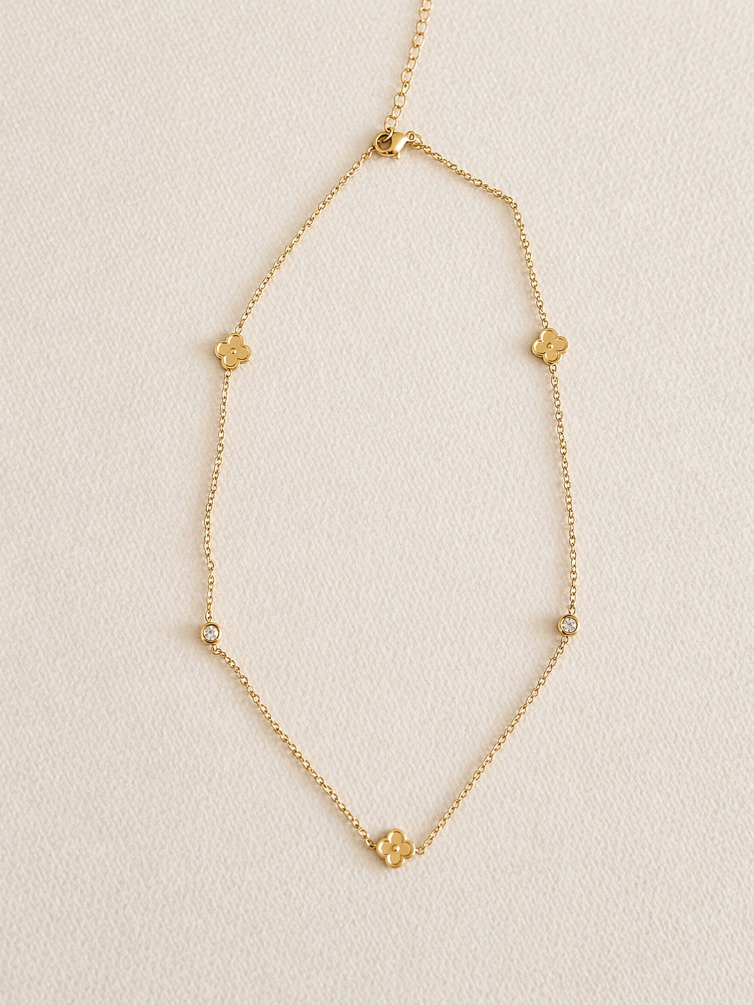 Minimal Clover Necklace