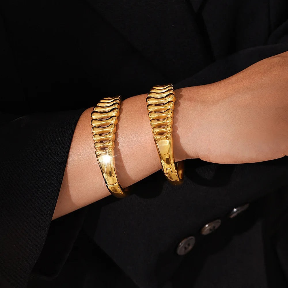 Huesito Bangle